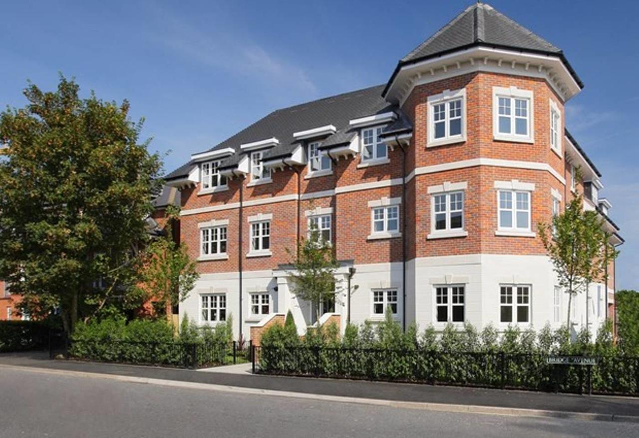 Helios Court Penthouse Serviced Apartment By Ferndale Maidenhead Luaran gambar